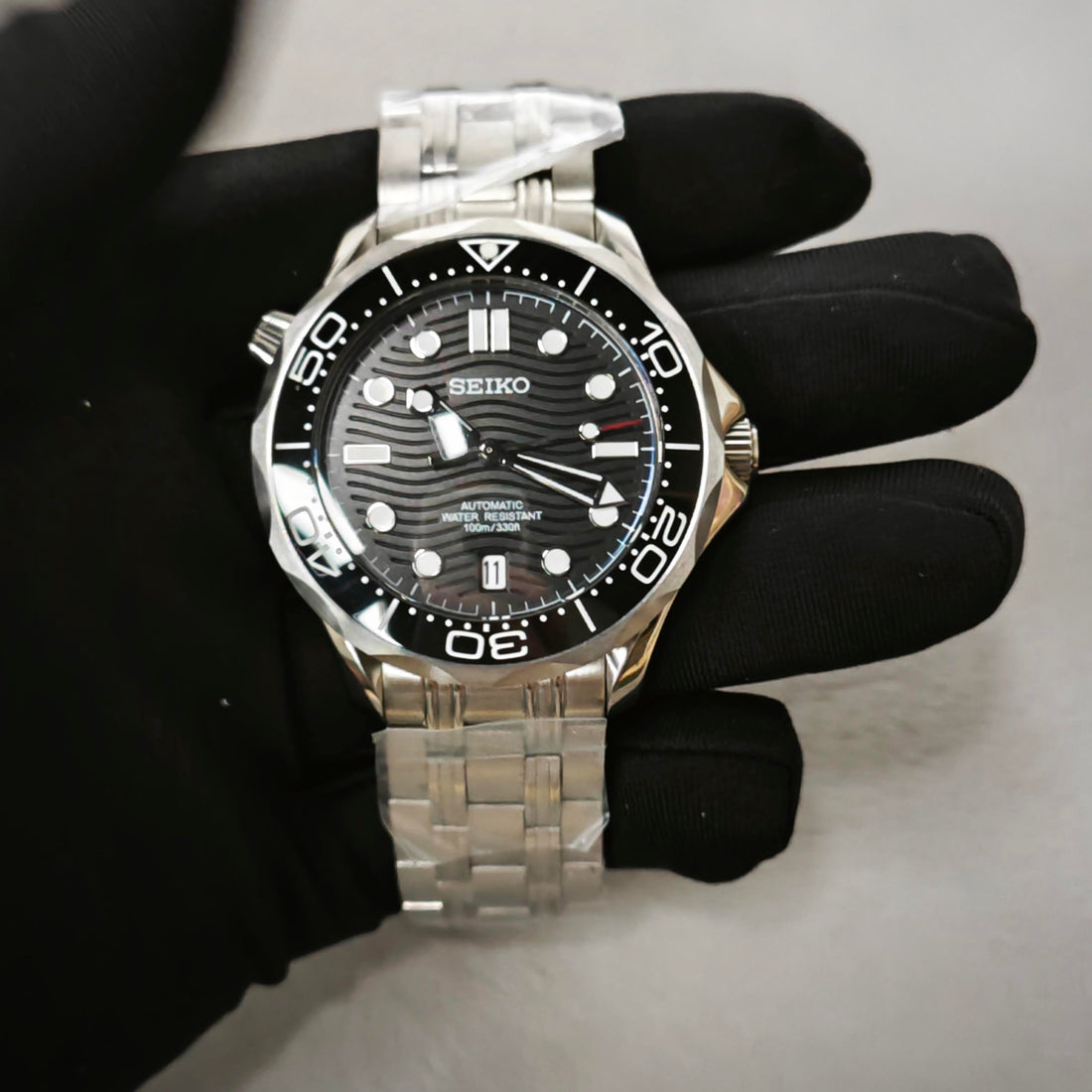 Black Dial Black Bezel Lux Seamaster - Bracelet