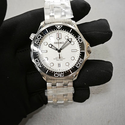 White Dial Black Bezel Lux Seamaster - Bracelet