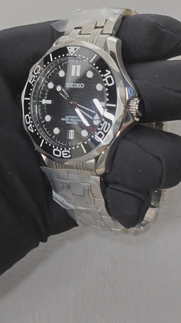 Black Dial Black Bezel Lux Seamaster - Bracelet